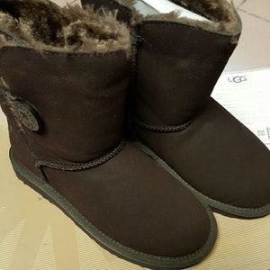 Ugg Bailey button
