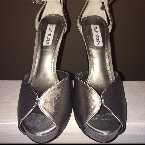 Steve Madden Silver Peep Toe Stiletto - Picture 2 of 4