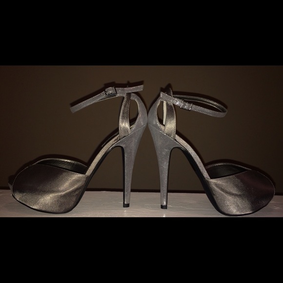 Steve Madden Silver Peep Toe Stiletto - Picture 3 of 4