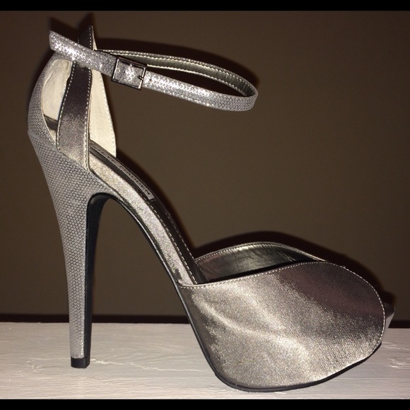Steve Madden Silver Peep Toe Stiletto - Picture 4 of 4