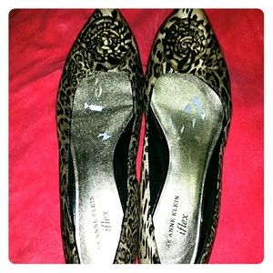 Comfy leopard print flats...