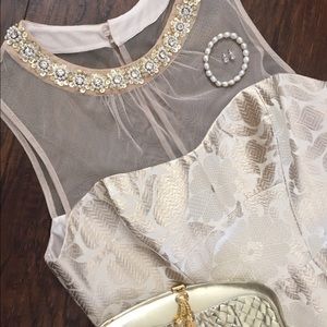 *Maggy London* Gold dress