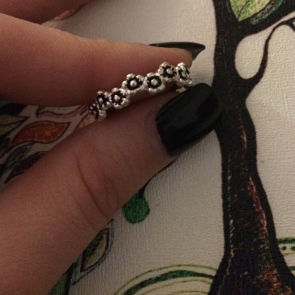 Silver Daisy Ring