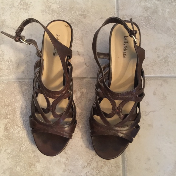 Brown sandals - Picture 1 of 4