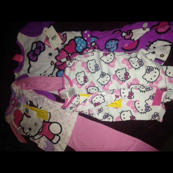 Hello kitty pajamas 🤗🤗