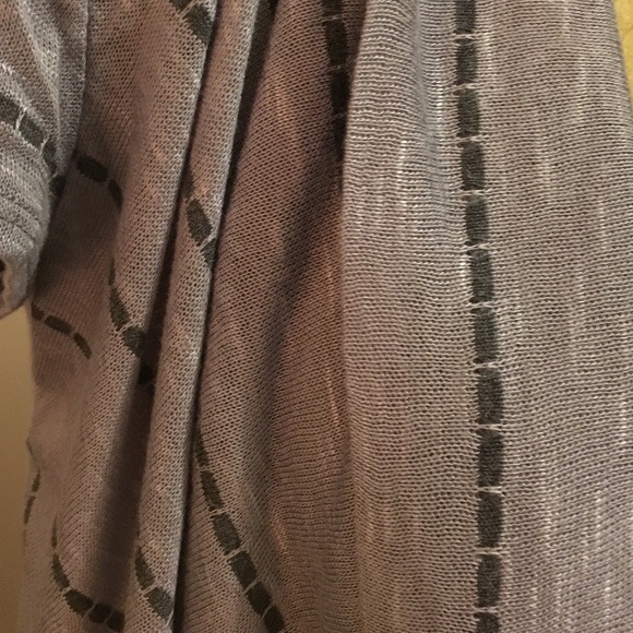 🌟Hi-low Cowl T🌟NWOT - Picture 4 of 4