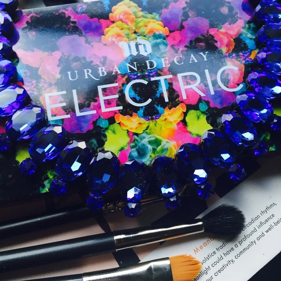 💄Urban Decay Electric Pressed Pigment Palette