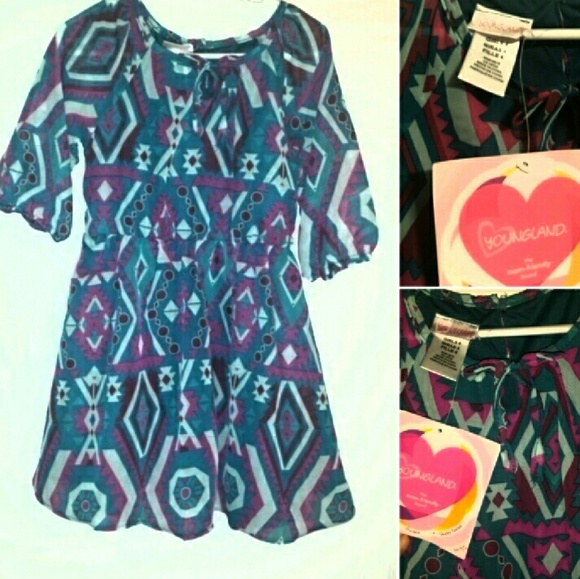 Like mommies dress really cute