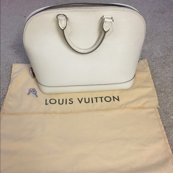 🚫SOLD🚫Authentic Louis Vuitton Epi Alma PM Bag - Picture 1 of 4