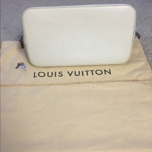 🚫SOLD🚫Authentic Louis Vuitton Epi Alma PM Bag - Picture 4 of 4