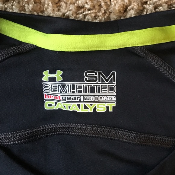 UNDER ARMOUR black running tee - Picture 2 of 3