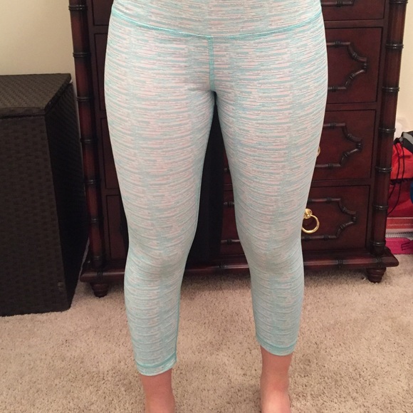 Striped cropped blue leggings
