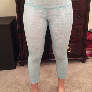 Striped cropped blue leggings