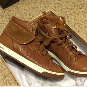 Used/Preowned Michael Kors sneakers