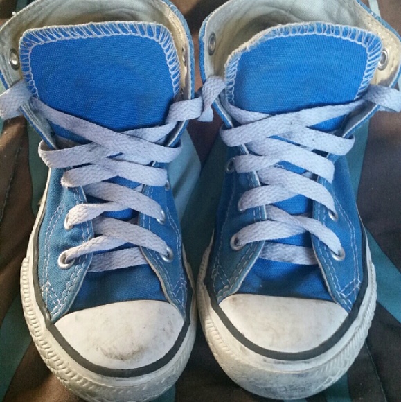 CHILDREN'S SIZE 11 HI-TOP CONVERSE