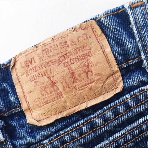 ❌SOLD❌ 👖Levi's High-Waisted Denim Shorts👖 - Picture 3 of 4