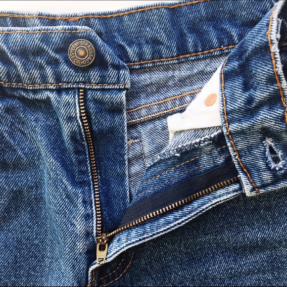 ❌SOLD❌ 👖Levi's High-Waisted Denim Shorts👖 - Picture 4 of 4