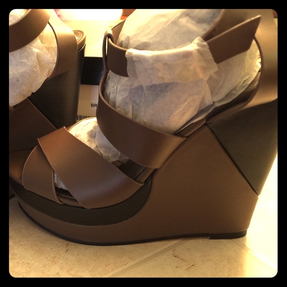 Brown and Black Shoe Dazzle NIB Wedges in size 8