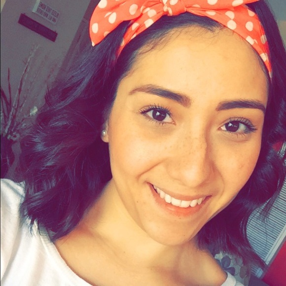 Meet your Posher, Mayra - Picture 1 of 1