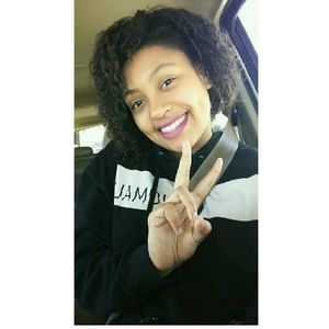 Meet your Posher, Caitlin