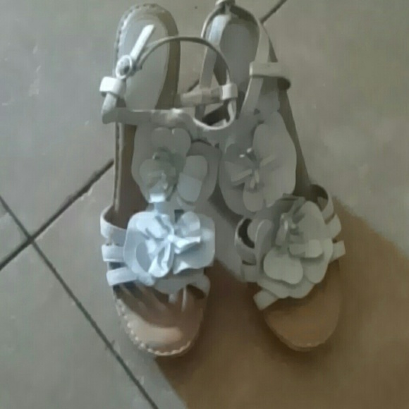 Stunning strappie shoes very comfy only wore once