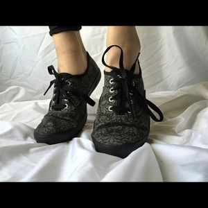 Black damask keds!