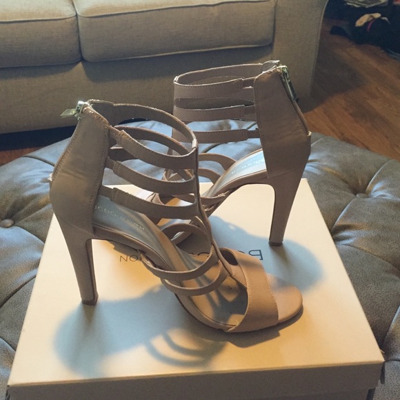 BCBG Blush Pink Heel - Picture 2 of 4