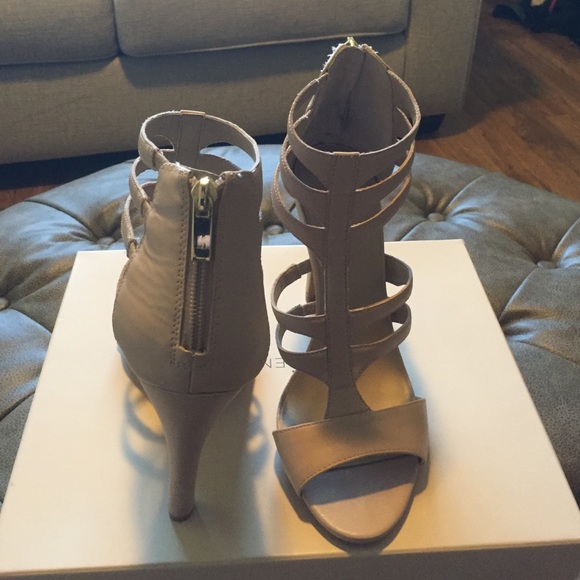 BCBG Blush Pink Heel - Picture 3 of 4