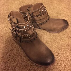 Gianni Bini mid ankle boots