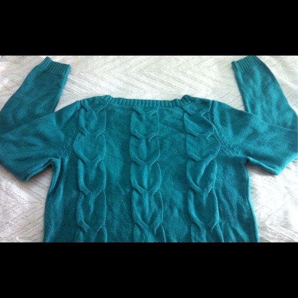 DONATED Warm, teal, cable-knit sweater - Picture 4 of 4