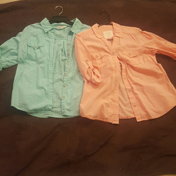 Set of 2 half sleeve shirts.