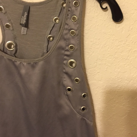 Grey tank with metal rings - Picture 2 of 2