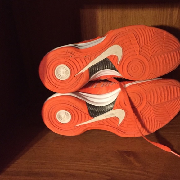 Nike Hyperdunks - Picture 2 of 4