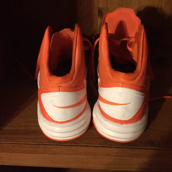 Nike Hyperdunks - Picture 3 of 4