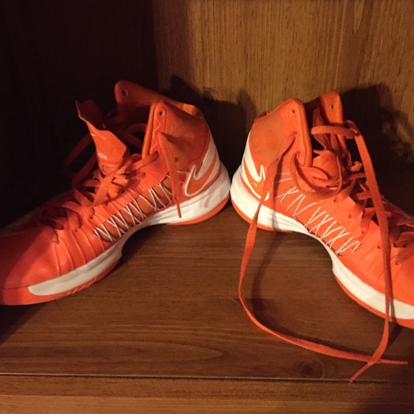 Nike Hyperdunks - Picture 4 of 4