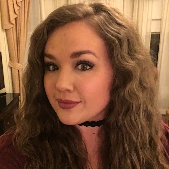 Meet your Posher, Lindsey - Picture 2 of 2