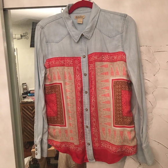 SOLD 💥NEW Lucky brand chambray button up