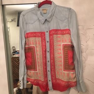 SOLD 💥NEW Lucky brand chambray button up
