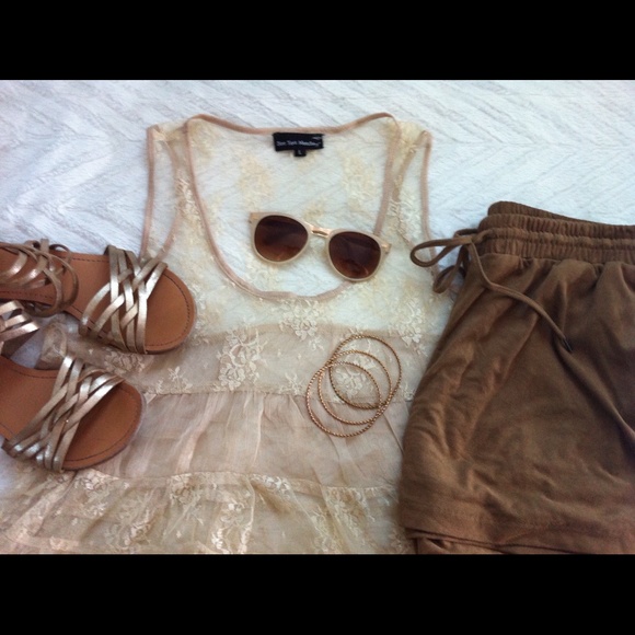 DONATED Flowy, bohemian top - Picture 2 of 4