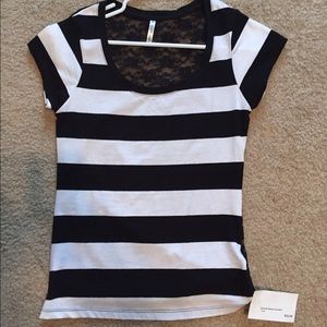 Stripe black and white tee
