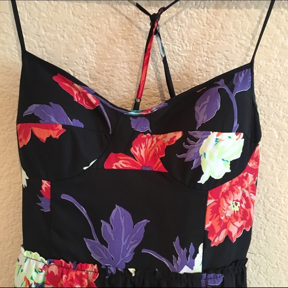 ⚡️CLOSET CLOSING ⚡️American Eagle Floral Dress - Picture 2 of 4