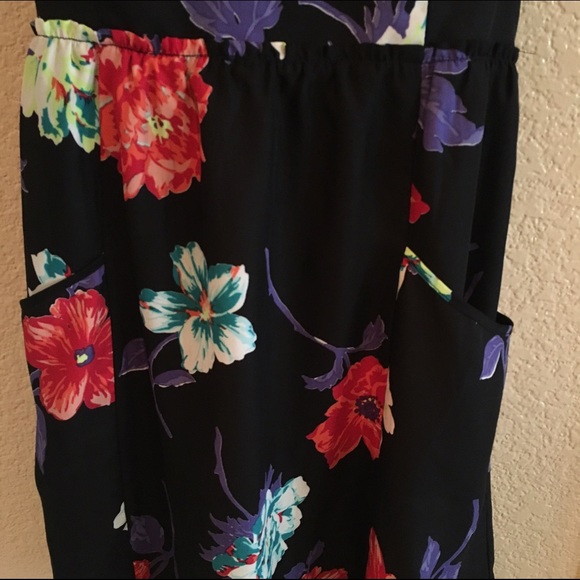 ⚡️CLOSET CLOSING ⚡️American Eagle Floral Dress - Picture 4 of 4