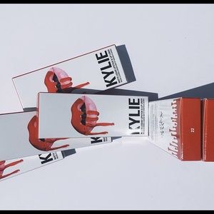 Kylie Jenner Lip Kit 22