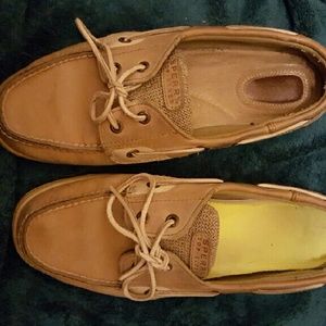 Womens sperrys size 11 insoles don't match