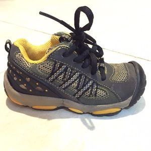 Stride Rite Jetstream Toddler Sneakers - size 6