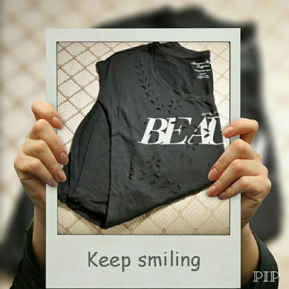 American Eagle Outfitters "BEAUTY" T Shirt
