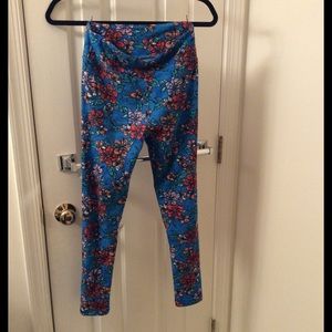 Lula Roe blue with floral print leggings. NEW