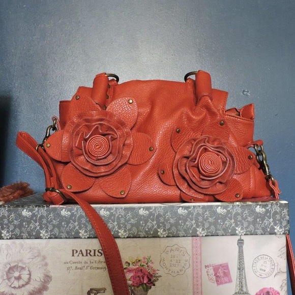 Jessica Simpson Handbags - ⬇Jessica Simpson Crossbody & Wallet