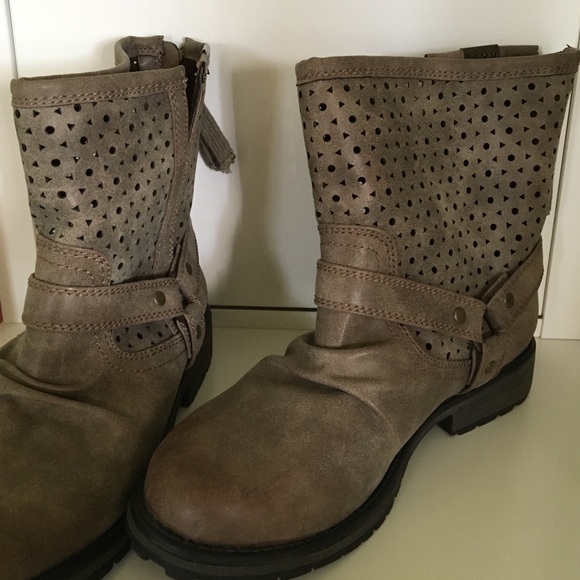 Roxy ankle boots