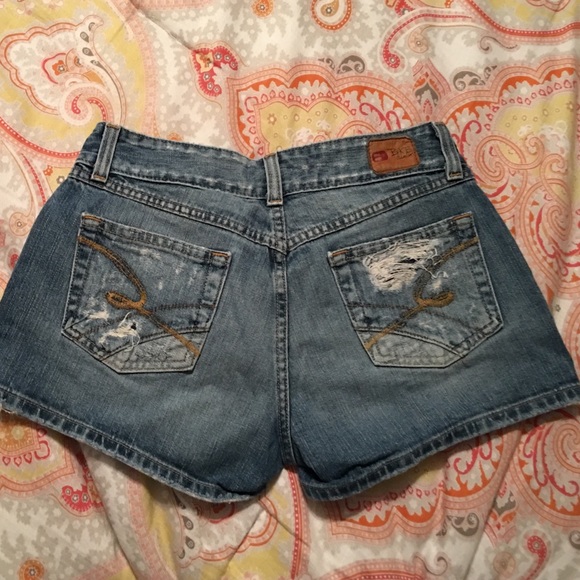 Buckle shorts - Picture 2 of 3